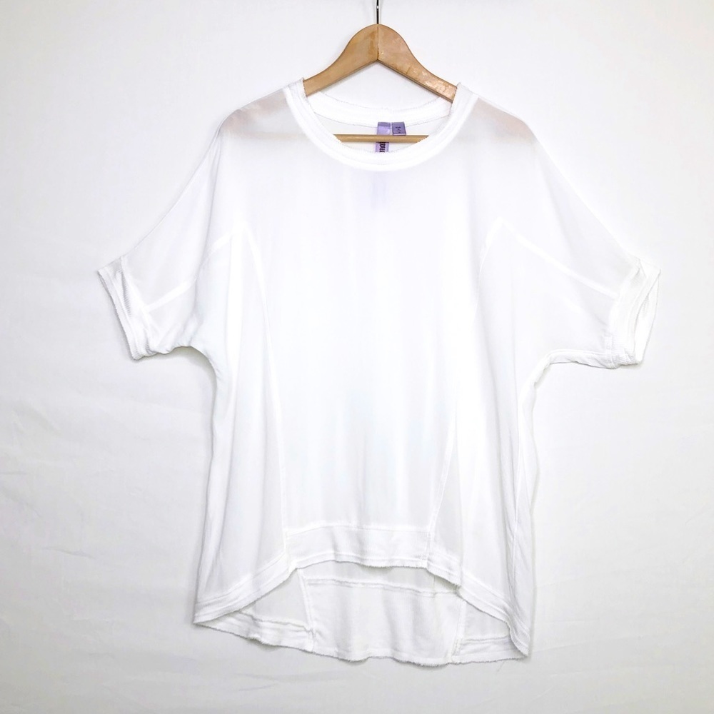 Wilt White scoop, neck high, low hem top